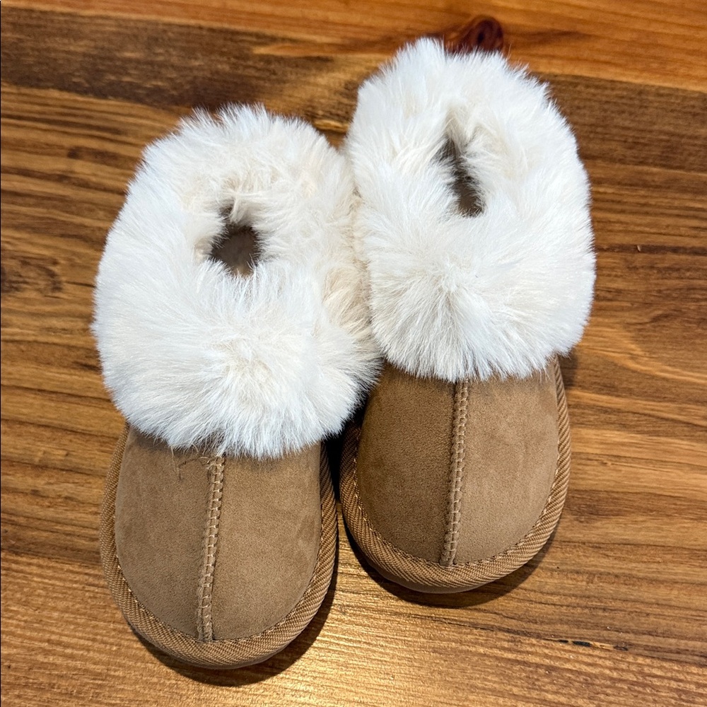 Cat & Jack Toddler Piper Faux Fur Cuff Clog Slippers